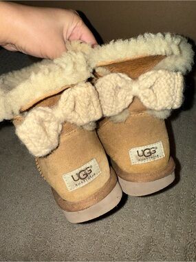 UGG Mini Bailey Knit Bow Chestnut Size 7